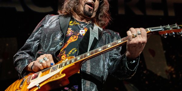 Ace Frehley, współzałożyciel Kiss, który „robił dym na scenie", nie żyje