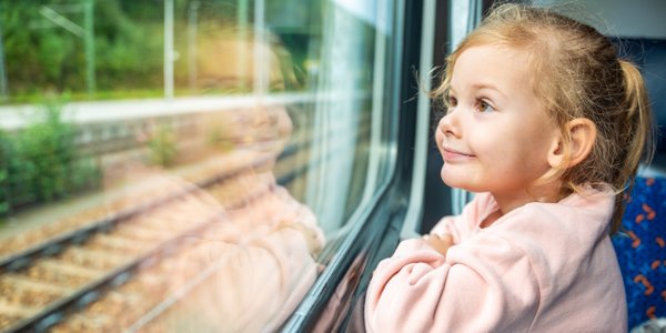 Francuskie koleje w ogniu krytyki za wagony „no kids” w pociągach