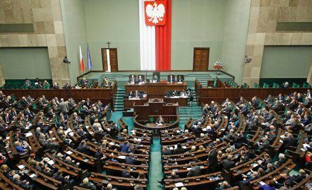Sejmowa uchwała dzieli Polaków