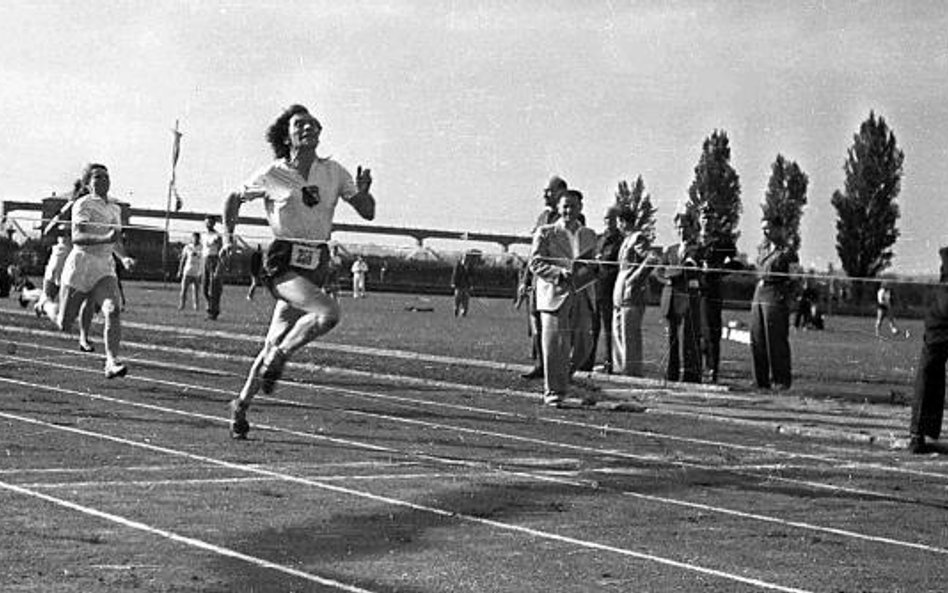 Stanisława Walasiewicz zdobyła złoto dla Polski w biegu na 100 m podczas igrzysk w Los Angeles (1932