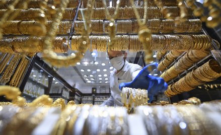 Kryzys dotknął Włochów. Mieszkańcy sprzedają swoje złoto