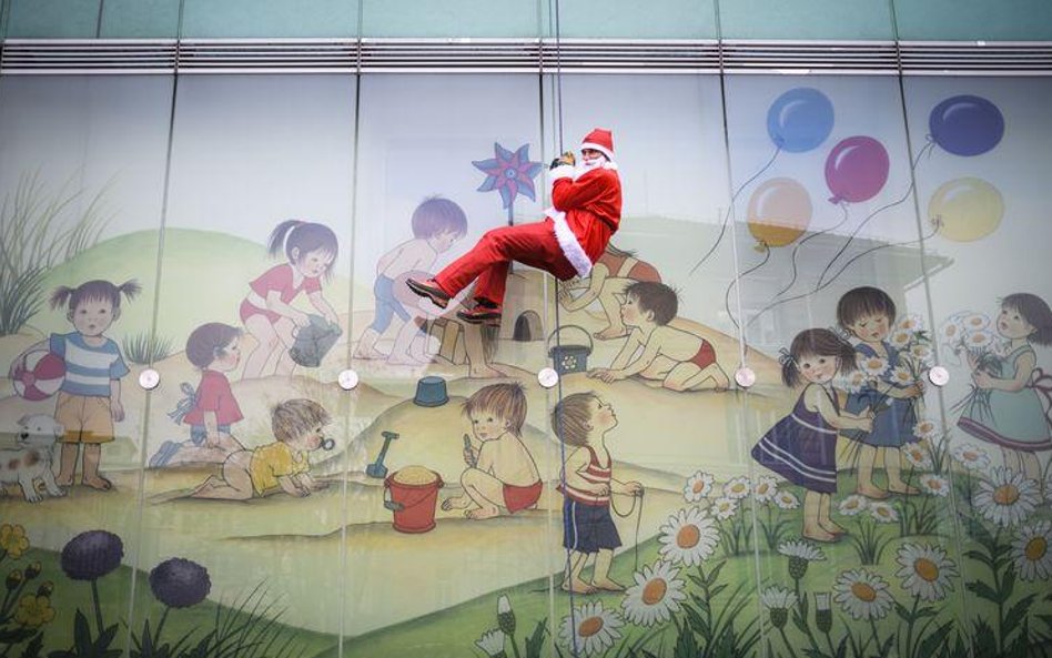 Mikołaj w wielkim stylu przybył do szpitala pediatrycznego w Lublanie na Słowenii.