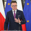 Marszałek Sejmu Szymon Hołownia podczas konferencji prasowej przed posiedzeniem Sejmu