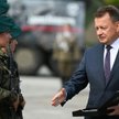 Mariusz Błaszczak w czasie przysięgi wojskowej w Nisku