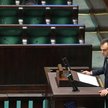 Minister finansów Andrzej Domański na sali obrad Sejmu. Posłowie PiS opuścili salę plenarną Sejmu