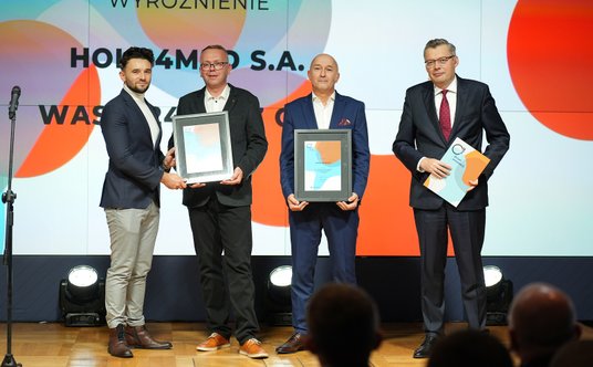 Wyróżnienia w Kategorii "Najlepsze rozwiązanie technologiczne – projekt" odbierają Łukasz Kamiński i