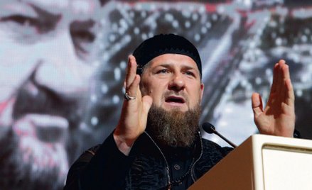 Rosyjscy obrońcy praw człowieka od dawna zwracają uwagę, że przywódca Czeczenii Ramzan Kadyrow, wyko