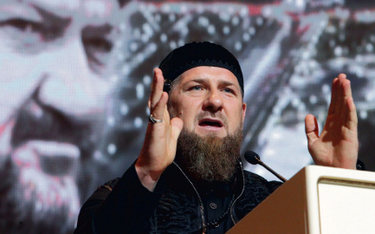 Rosyjscy obrońcy praw człowieka od dawna zwracają uwagę, że przywódca Czeczenii Ramzan Kadyrow, wyko