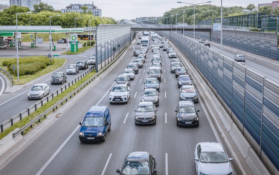 Strefa czystego transportu w Warszawie ma objąć funkcjonalne centrum miasta, czyli ok. 7 proc. powie