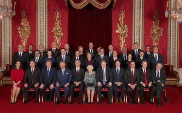 We wtorek wieczorem królowa Elżbieta II przyjęła w pałacu Buckingham przywódców sojuszu
