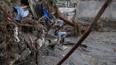 Skutki nagłych powodzi i osuwiska w Nepalu