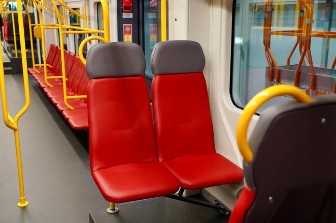 Przedział pasażrski świeży i pachnący,własnie oddny do eksploatcji