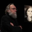 Aleksander Dugin podczas pogrzebu córki