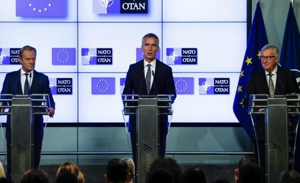 W przeddzień szczytu deklarację o współpracy NATO i UE podpisali sekretarz sojuszu Jens Stoltenberg 