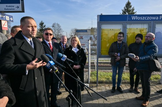 Karol Nawrocki wystąpił na konferencji prasowej we Włoszczowie