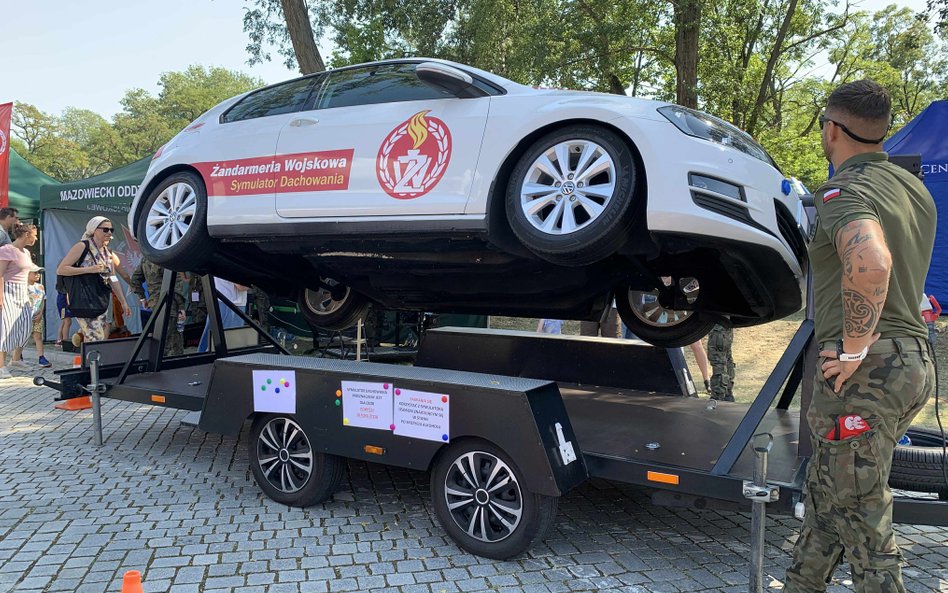 Służby przywiozły na miejsce także specjalistyczny sprzęt