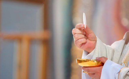 Sanepid szuka uczestników mszy świętych