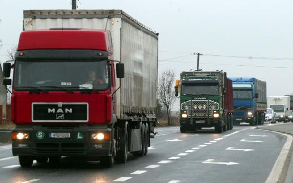 Trasa nr 8 jest często wybierana przez kierowców tirów wybierających się na Śląsk