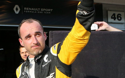 Robert Kubica (na zdjęciu podczas testów dla Renault) może dostać od Williamsa szansę powrotu do For