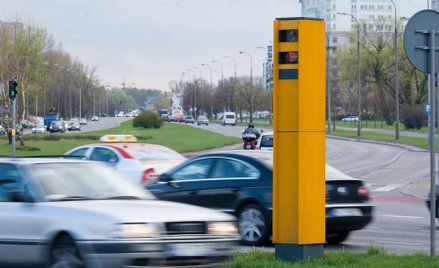 Rejestratory przejazdów na czerwonym świetle ustawiły niektóre samorządy (na zdjęciu w stolicy, skrz