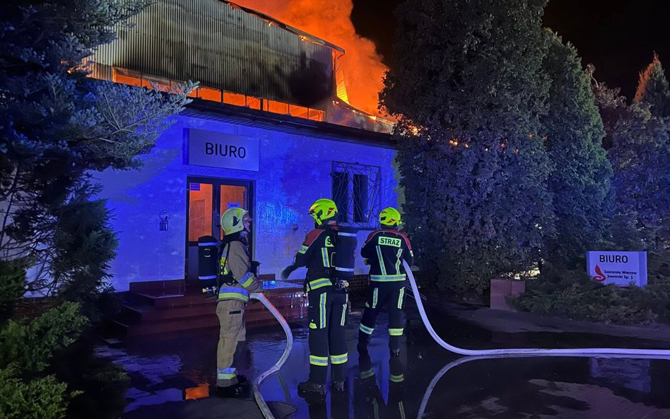 Na miejscu pracuje ponad 50 zastępów straży pożarnej