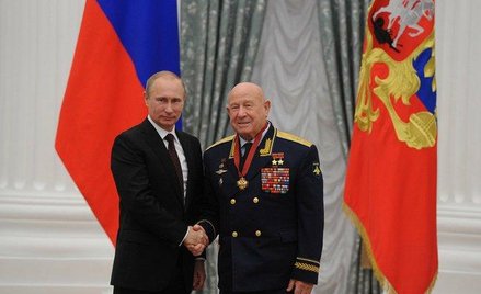 Pięć lat temu na Kremlu: prezydent Putin wręcza kosmonaucie Leonowowi medal "Za zaslugi dla Ojczyzny