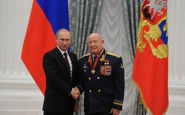 Pięć lat temu na Kremlu: prezydent Putin wręcza kosmonaucie Leonowowi medal "Za zaslugi dla Ojczyzny