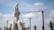 Konotopie, budowa pomnika Matki Boskiej.