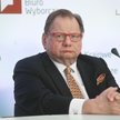 Członek PKW Ryszard Kalisz podczas konferencji prasowej.