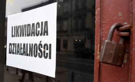 W 2024 r. zlikwidowano 2 tys. sklepów stacjonarnych