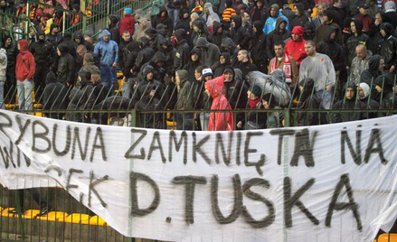 Co wolno skandować i pisać na transparentach