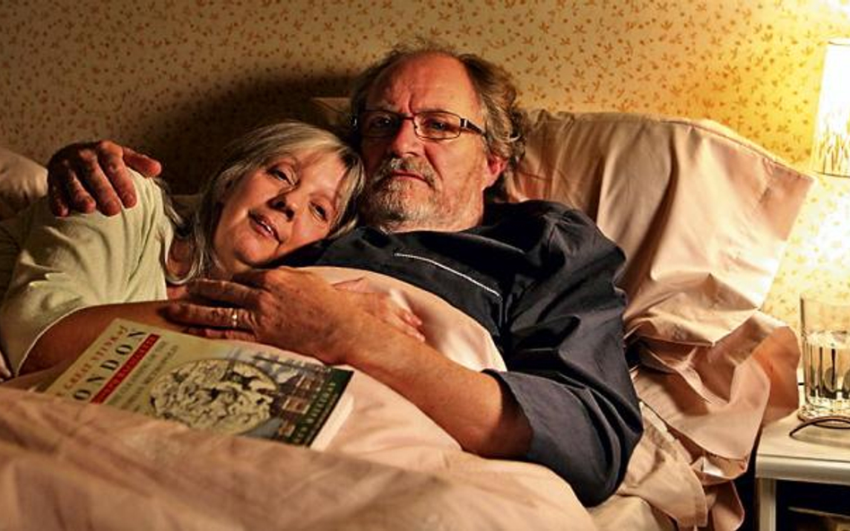 Psycholożka Gerri (Ruth Sheen) i geolog Tom (Jim Broadbent) przeżyli razem ponad 30 lat i wciąż się 