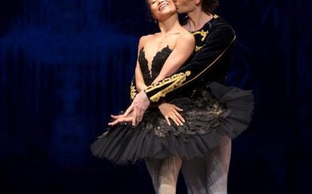 Yuka Ebihara (Matylda-Odylia) i Vladimir Yaroshenko (Mikołaj).
