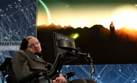 Hawking spocznie między Darwinem i Newtonem