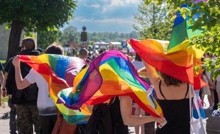 Znane marki tracą klientów LGBTQ+ przez odwrót od inkluzywności