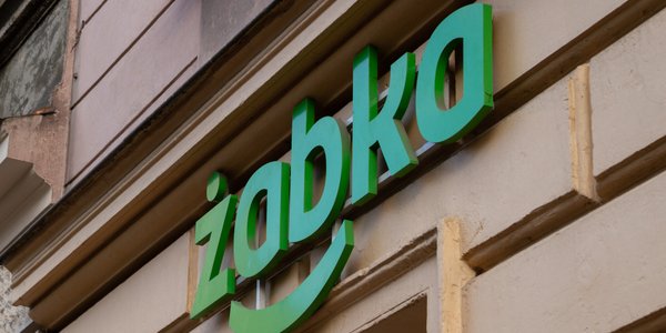 Akcjonariusze sprzedali 100 mln akcji Żabki. To dobra czy zła informacja?