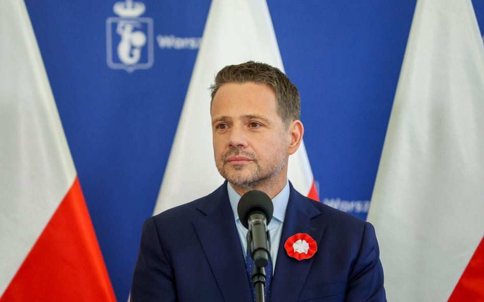 Prezydent Warszawy Rafał Trzaskowski na briefingu prasowym w stołecznym Ratuszu.