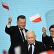 Wybory samorządowe 2024. Prezes PiS Jarosław Kaczyński (C) przemawia w siedzibie Prawa i Sprawiedliw