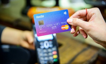 Revolut, czyli rewolucja w płatnościach wielowalutowych. Jak to działa?