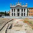 Prace wykopaliskowe przed Bazylika św. Jana na Lateranie w Rzymie.