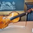 Stradivarius będący własnością Królestwa Hiszpanii, pochodzący prawdopodobnie z 1689 roku. Instrumen