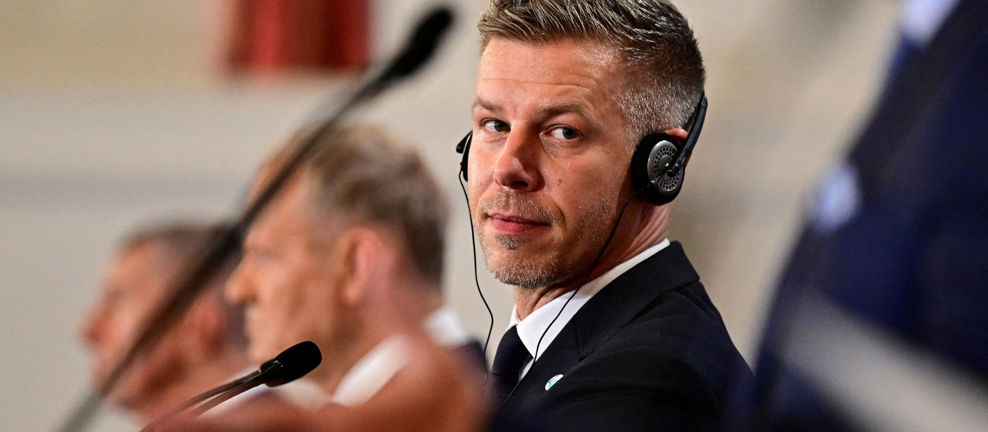 „Kłamali w nocy. Kłamali w dzień”. Péter Magyar wyłączył publiczną telewizję informacyjną
