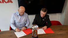 Umowę sponsorską podpisali wiceprezes Itaki Piotr Henicz i dyrektor sportowy memoriału Piotr Małacho