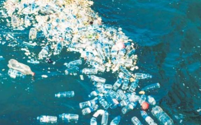 Tony odpadów tworzą olbrzymie wyspy na morzach i oceanach