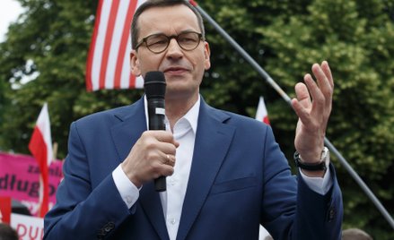 Premier Mateusz Morawiecki obiecuje wakacje kredytowe przez cały 2024 rok, choć z dochodowym kryteri