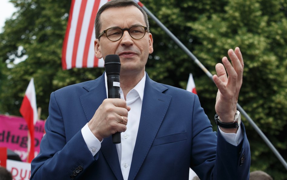 Premier Mateusz Morawiecki obiecuje wakacje kredytowe przez cały 2024 rok, choć z dochodowym kryteri