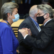 Komisarz Ylva Johansson (z lewej)