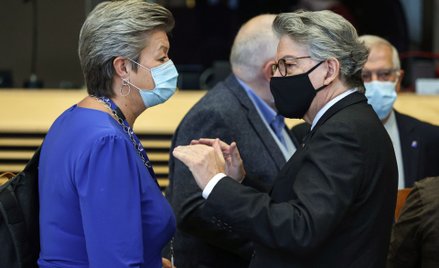 Komisarz Ylva Johansson (z lewej)