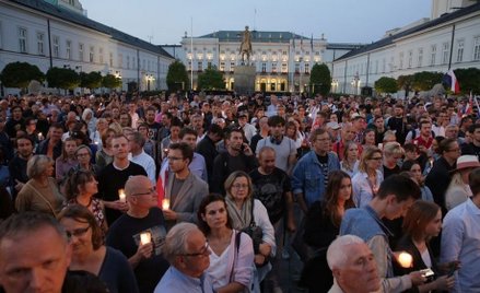 KRS popiera akcję "Wszystkie światła na Prezydenta!"