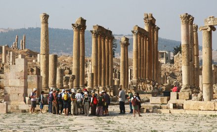 Jednym z naczęściej odwiedzanych zabytków Jordanii są ruiny starożytnego miasta Dżarasz